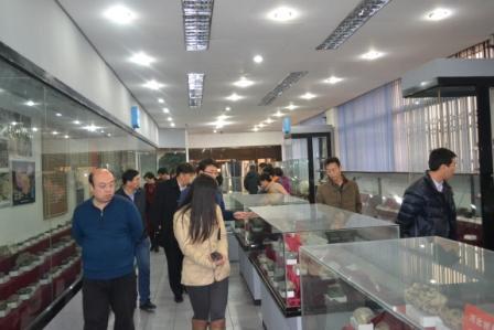 与会老师参观热博rb88体育官网地质博物馆.JPG 与会老师参观热博rb88体育官网地质博物馆.JPG